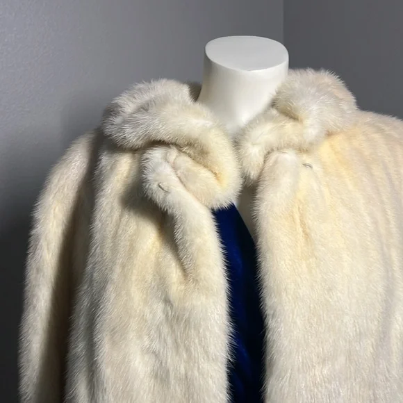 Samuel Spritser Furs Elegant Cream Fur Coat Size M/L - Picture 4 of 16